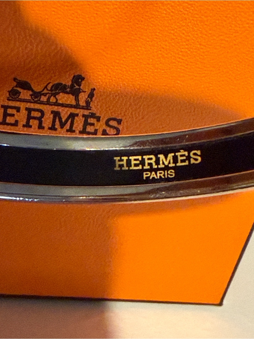 Hermès White and Silver Patterned Enamel Bangle - Picture 5 of 6